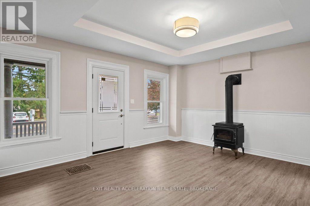 211 Bridge Street W, Greater Napanee, Ontario  K7R 2E5 - Photo 11 - X13857106