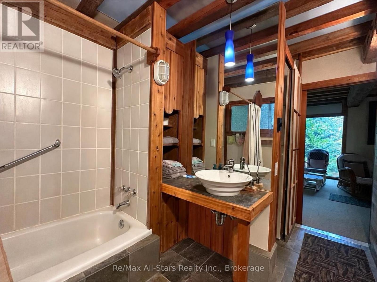 1005 Mcarthur Point Road, Lake Of Bays, Ontario  P0B 1A0 - Photo 12 - X13856992