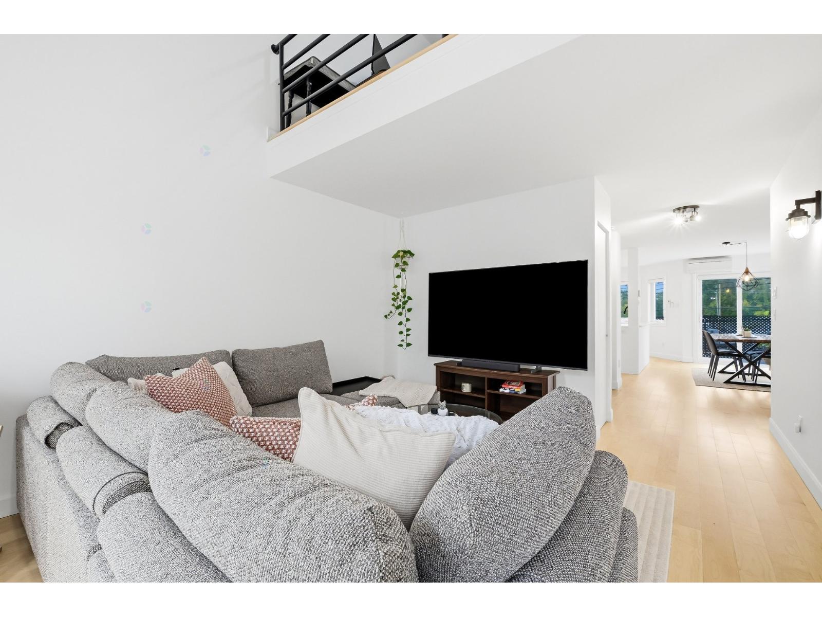 15857 Rue Forsyth Montréal (Rivière-des-Prairies/Pointe-aux-Trembles) Quebec Canada H1A5N1 2