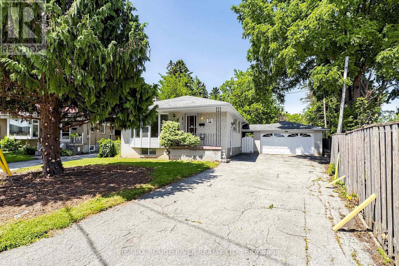 38 Lombardy Crescent, Toronto, Ontario  M1K 4N8 - Photo 2 - E13857008