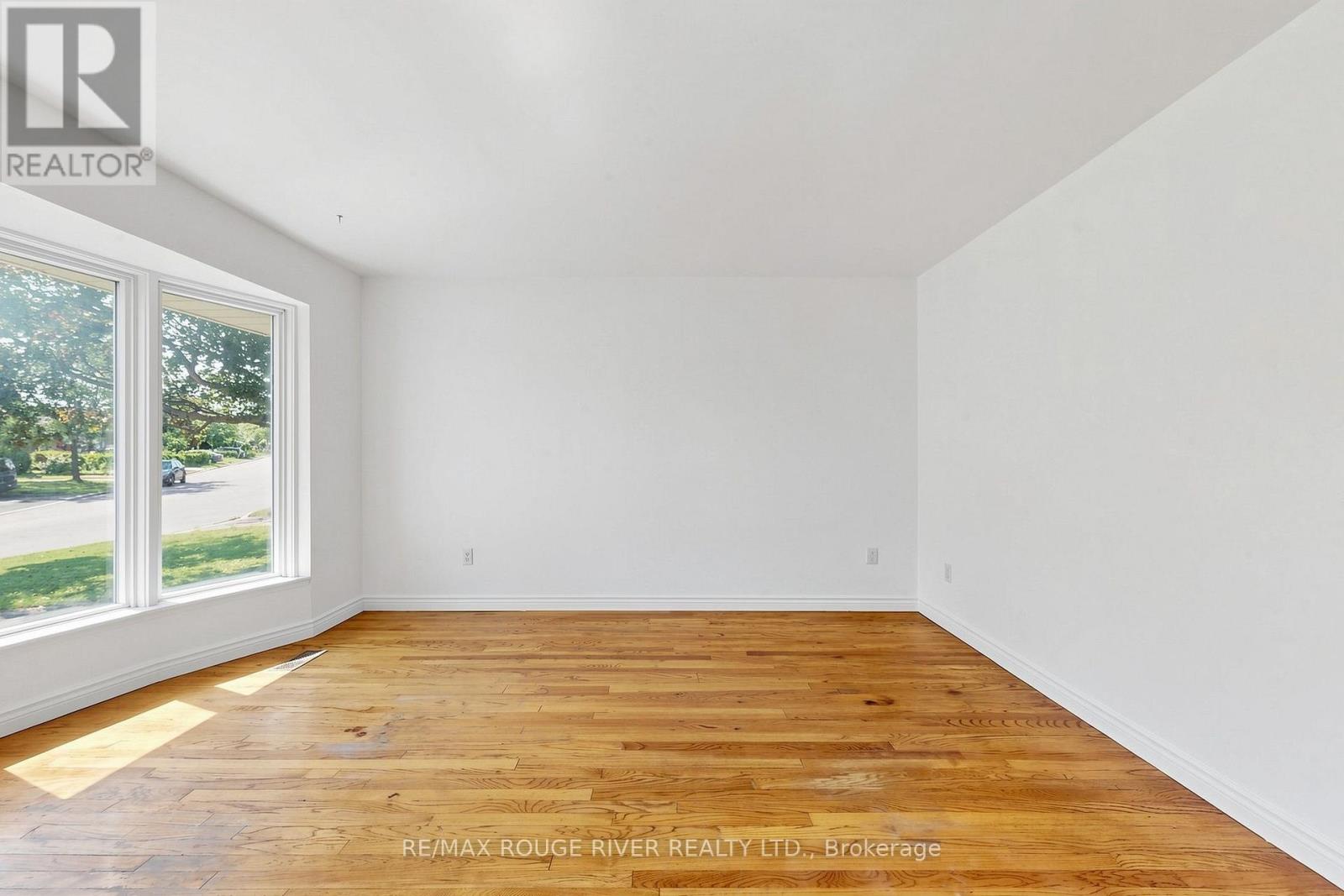 38 Lombardy Crescent, Toronto, Ontario  M1K 4N8 - Photo 7 - E13857008