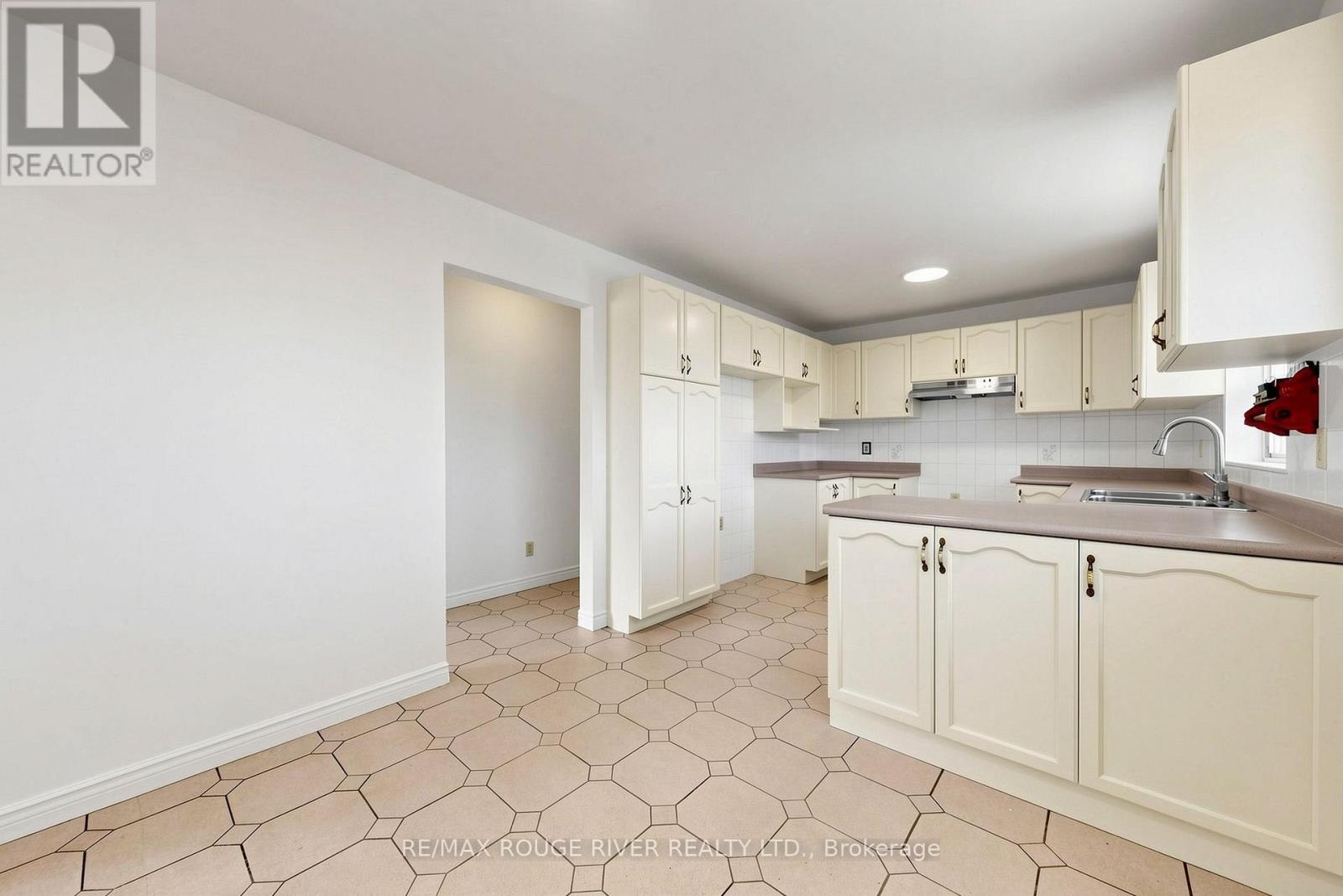 38 Lombardy Crescent, Toronto, Ontario  M1K 4N8 - Photo 9 - E13857008