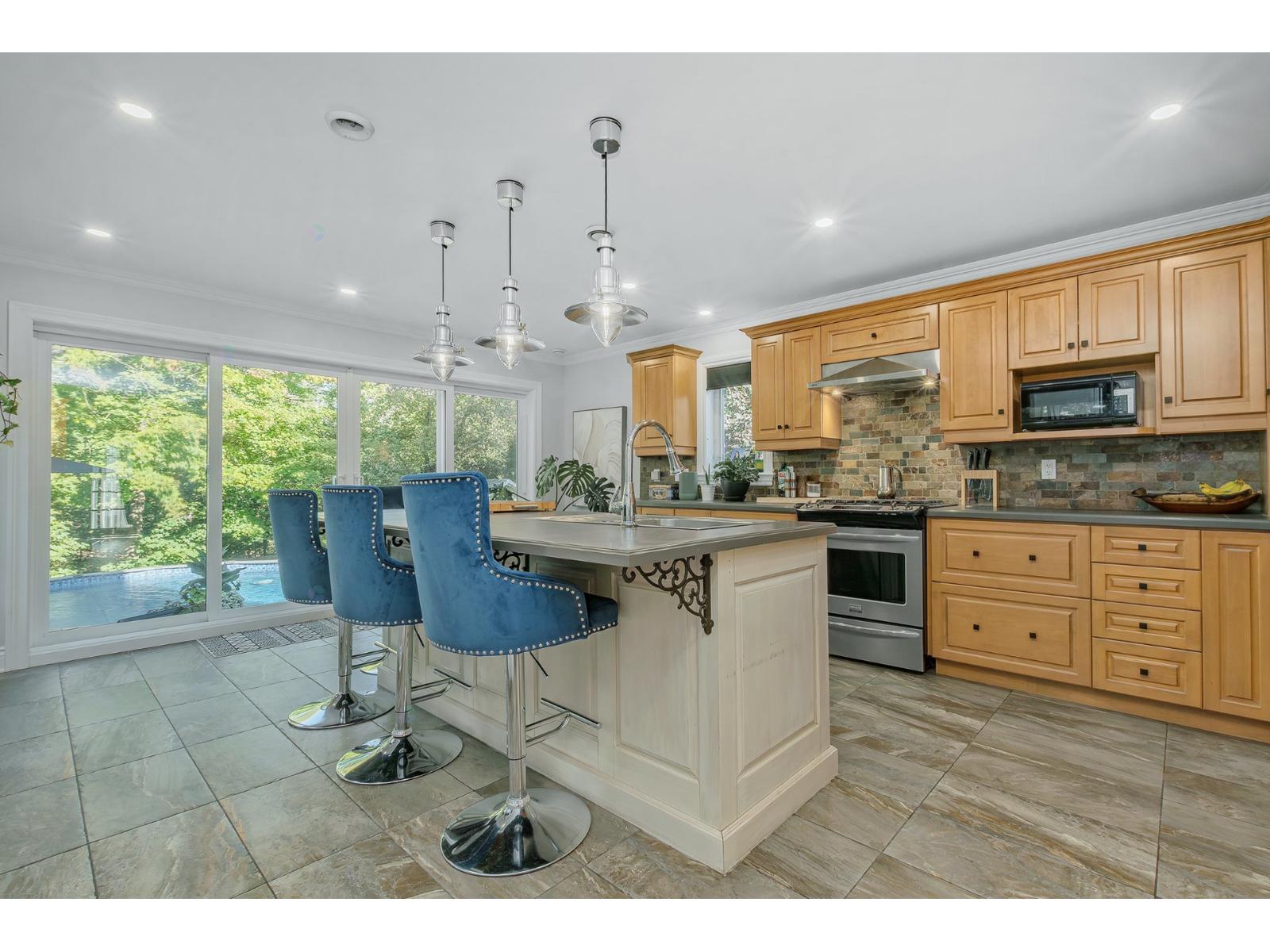 234 Rue Lucerne Rosemère Quebec Canada J7A4W6 4