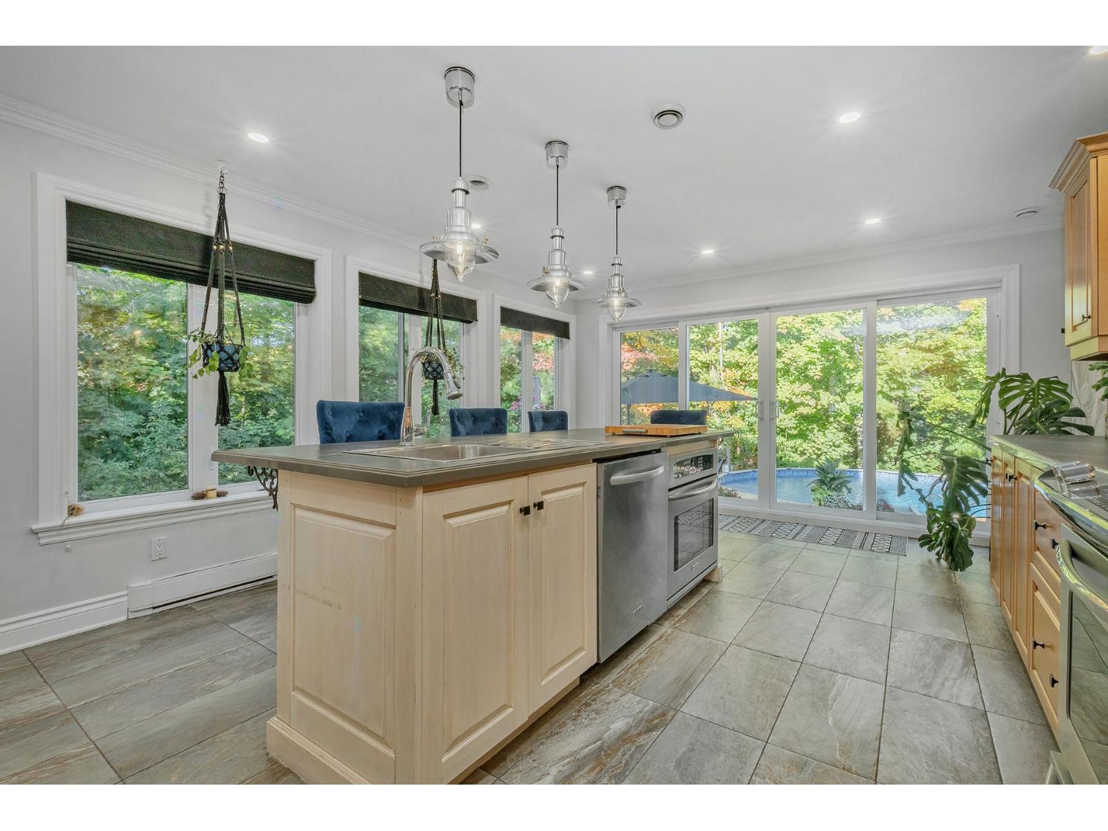 234 Rue Lucerne Rosemère Quebec Canada J7A4W6 5