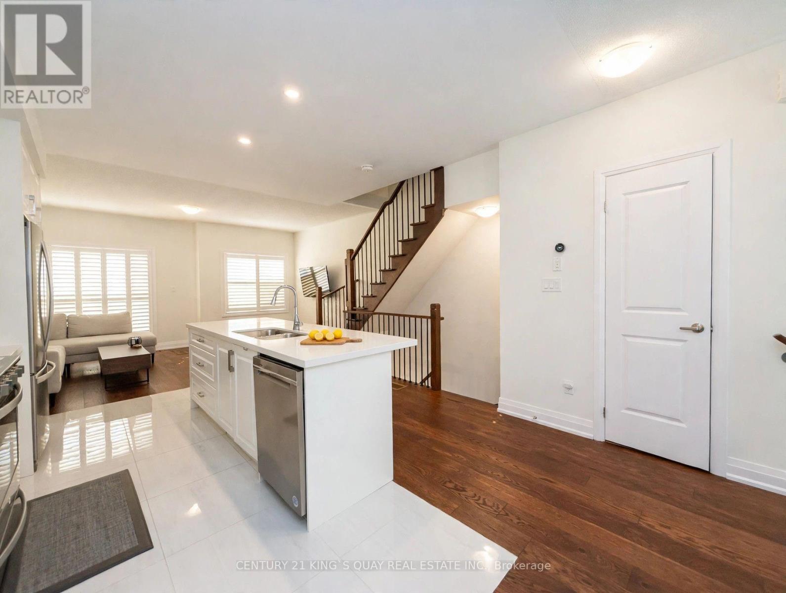 15 Maybank Lane, Whitchurch-Stouffville, Ontario  L4A 4X7 - Photo 2 - N13854260