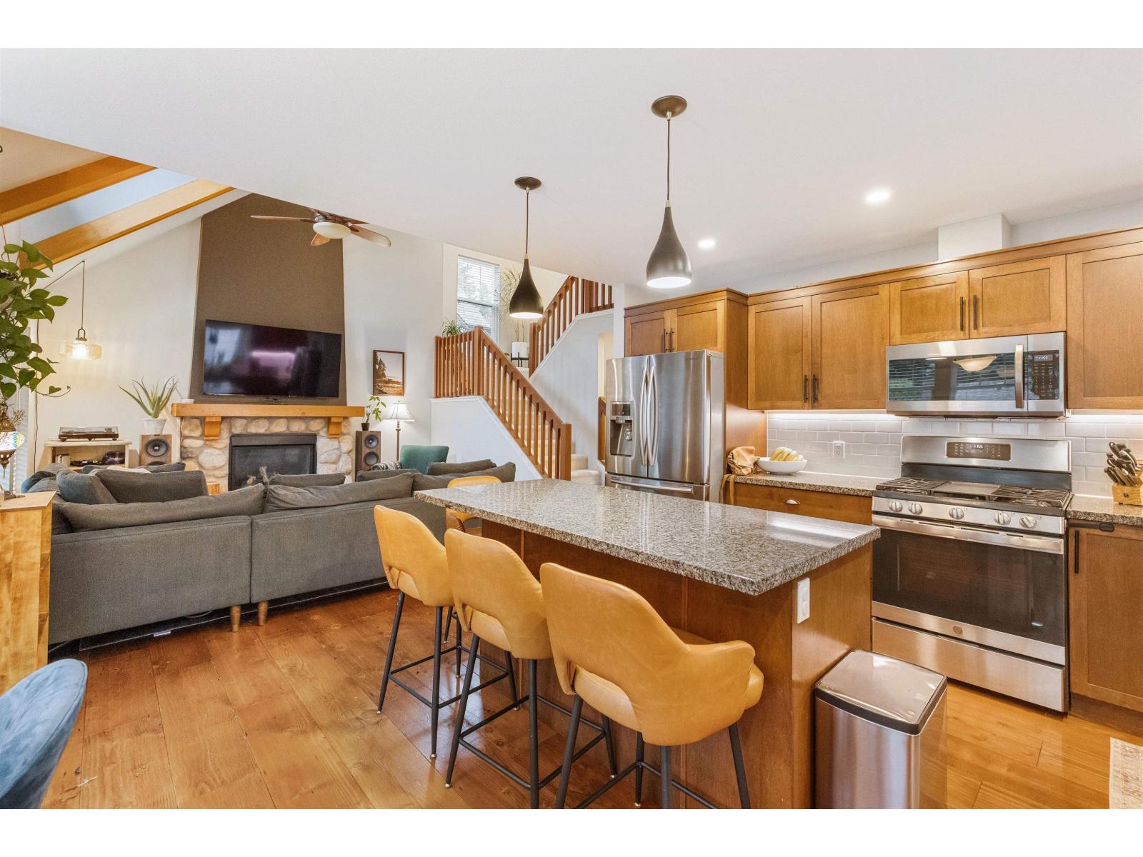 1832 HUCKLEBERRY BEND|Cultus Lake South