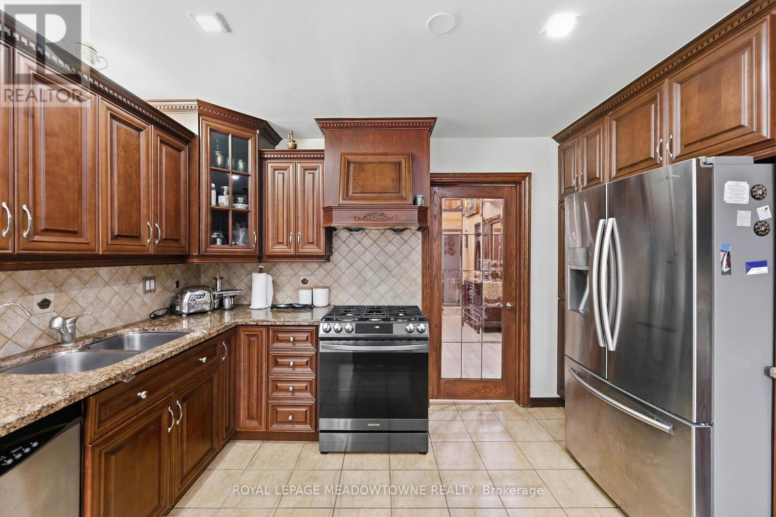42 Dawnridge Trail, Brampton, Ontario  L6Z 2A1 - Photo 17 - W13856880