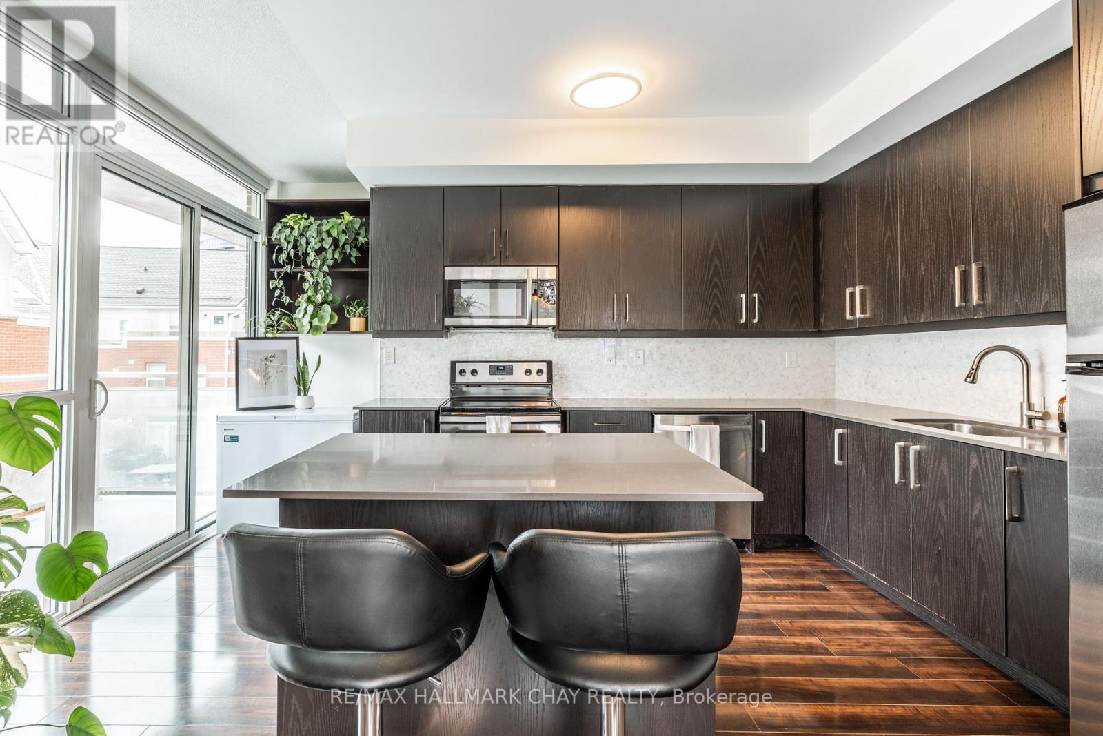 5150 Dundas Street, Toronto, Ontario  M9A 1C3 - Photo 8 - W13857032