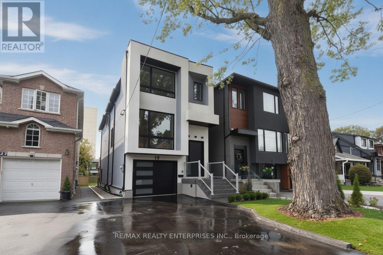 19 SIMPSON AVENUE, Toronto, Ontario