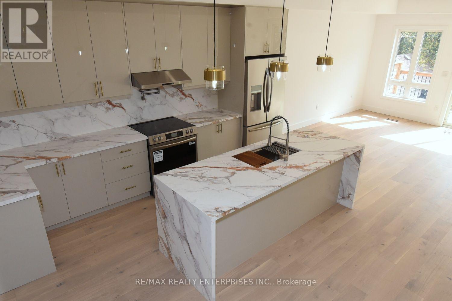 19 Simpson Avenue, Toronto, Ontario  M8Z 1C9 - Photo 11 - W13857108
