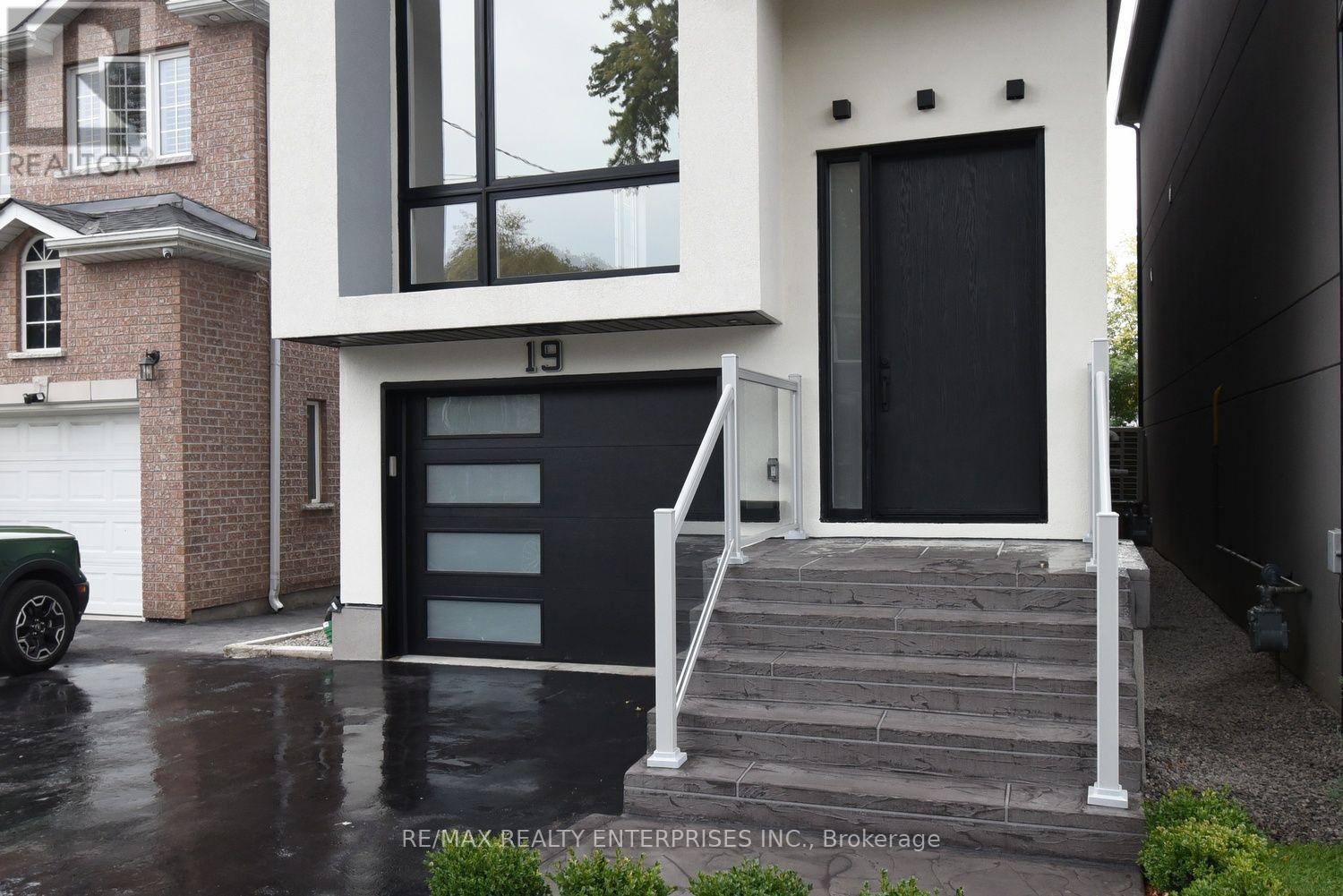 19 Simpson Avenue, Toronto, Ontario  M8Z 1C9 - Photo 3 - W13857108