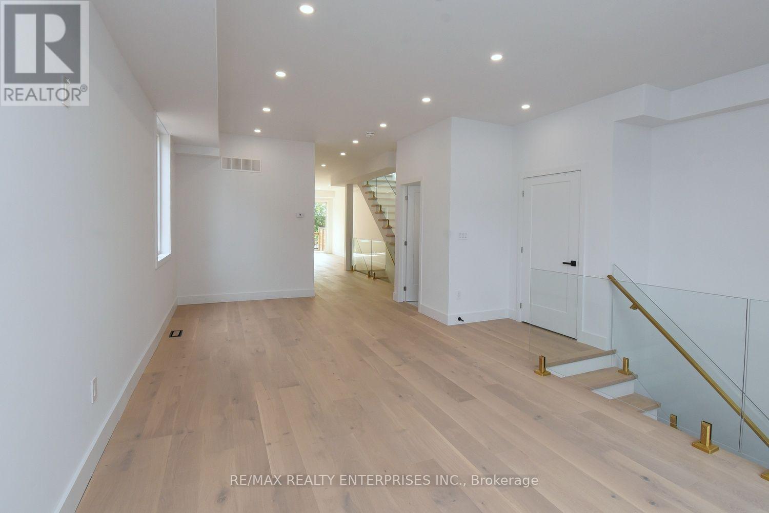 19 Simpson Avenue, Toronto, Ontario  M8Z 1C9 - Photo 8 - W13857108