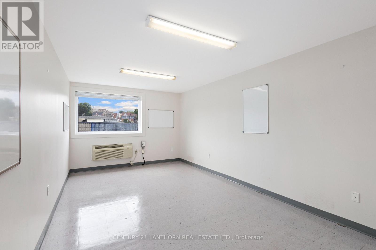112 - 35 Bridge Street, Prince Edward County, Ontario  K0K 2T0 - Photo 2 - X12737922