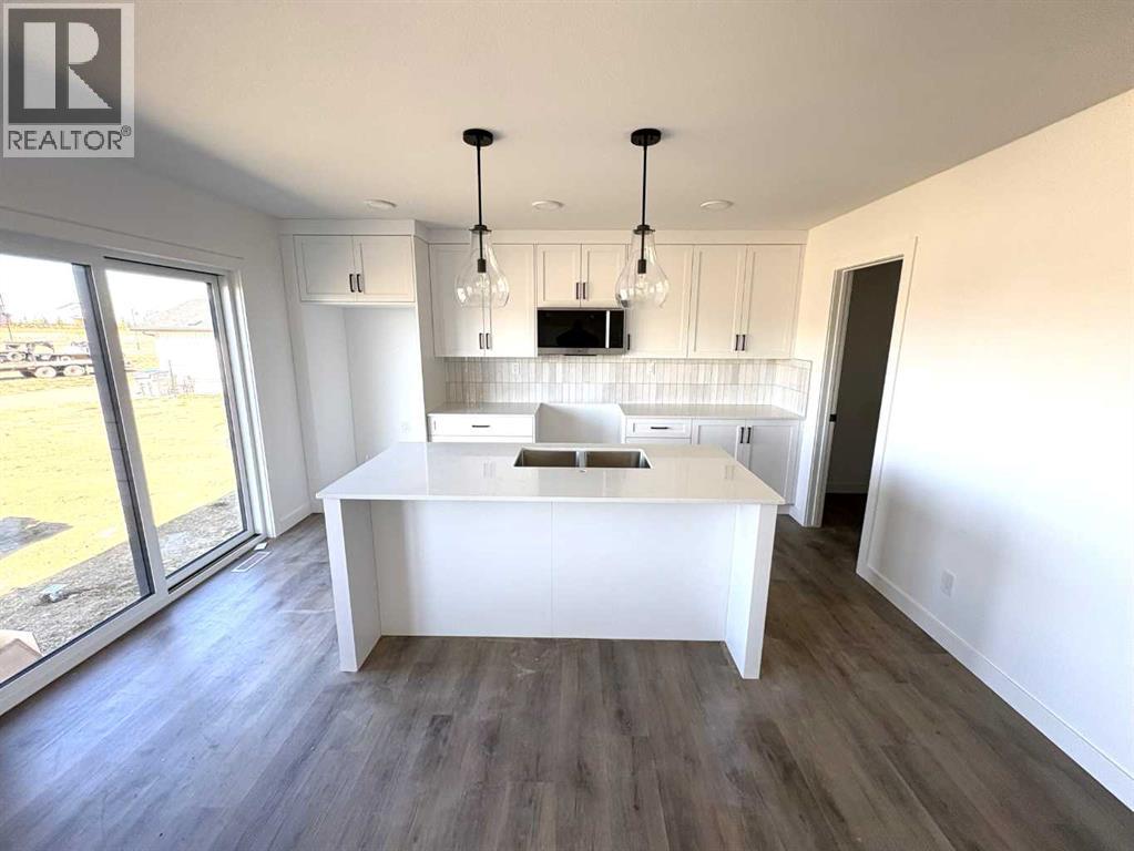 38 Station Drive, Sylvan Lake, Alberta  T4S 0W7 - Photo 3 - A2341452