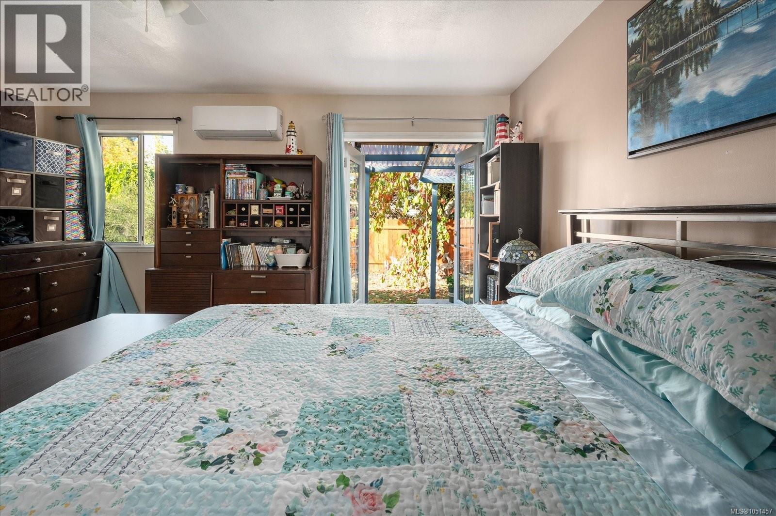 555 Hooper Pl