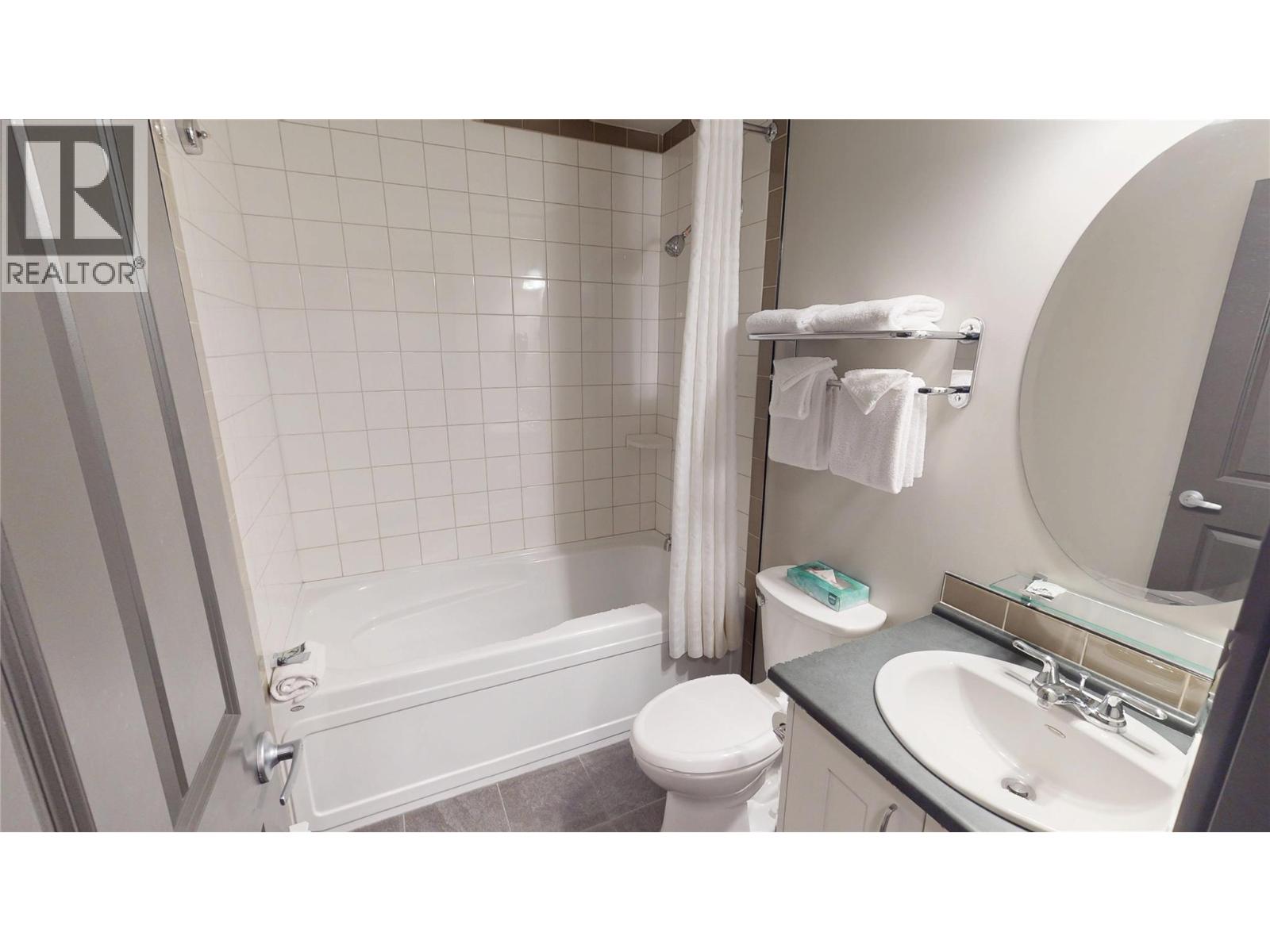 2064 Summit Drive Unit# 106