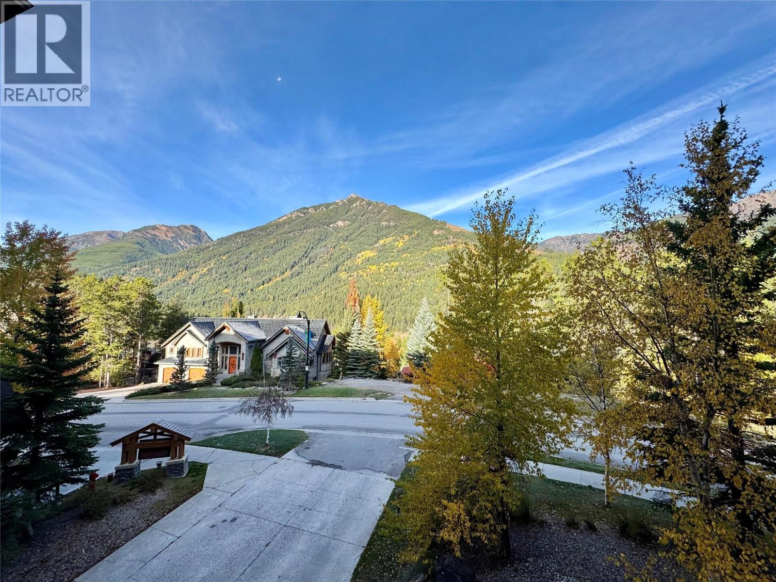 2064 Summit Drive Unit# 106