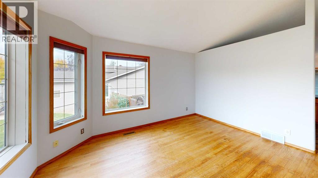 7 Mt Alderson Place W