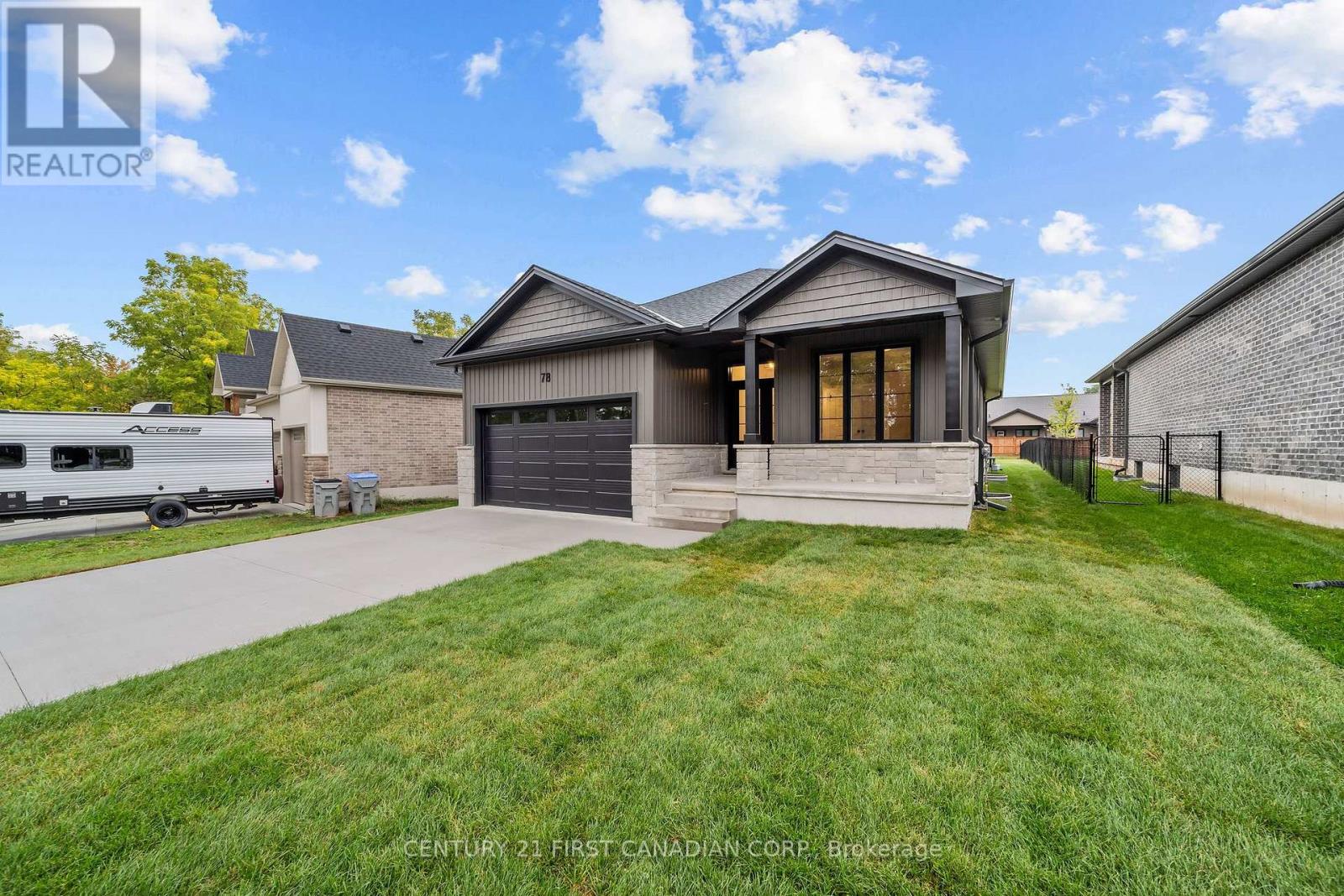 78 Queen Street, North Middlesex, Ontario  N0M 1A0 - Photo 2 - X13857154