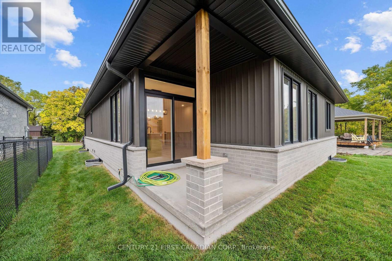 78 Queen Street, North Middlesex, Ontario  N0M 1A0 - Photo 29 - X13857154