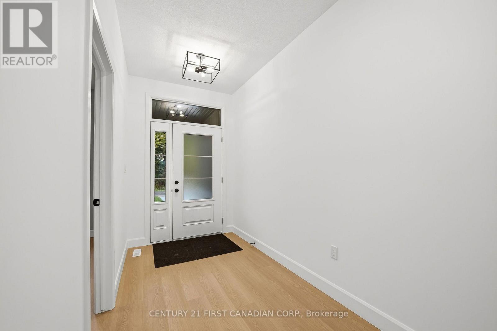 78 Queen Street, North Middlesex, Ontario  N0M 1A0 - Photo 7 - X13857154