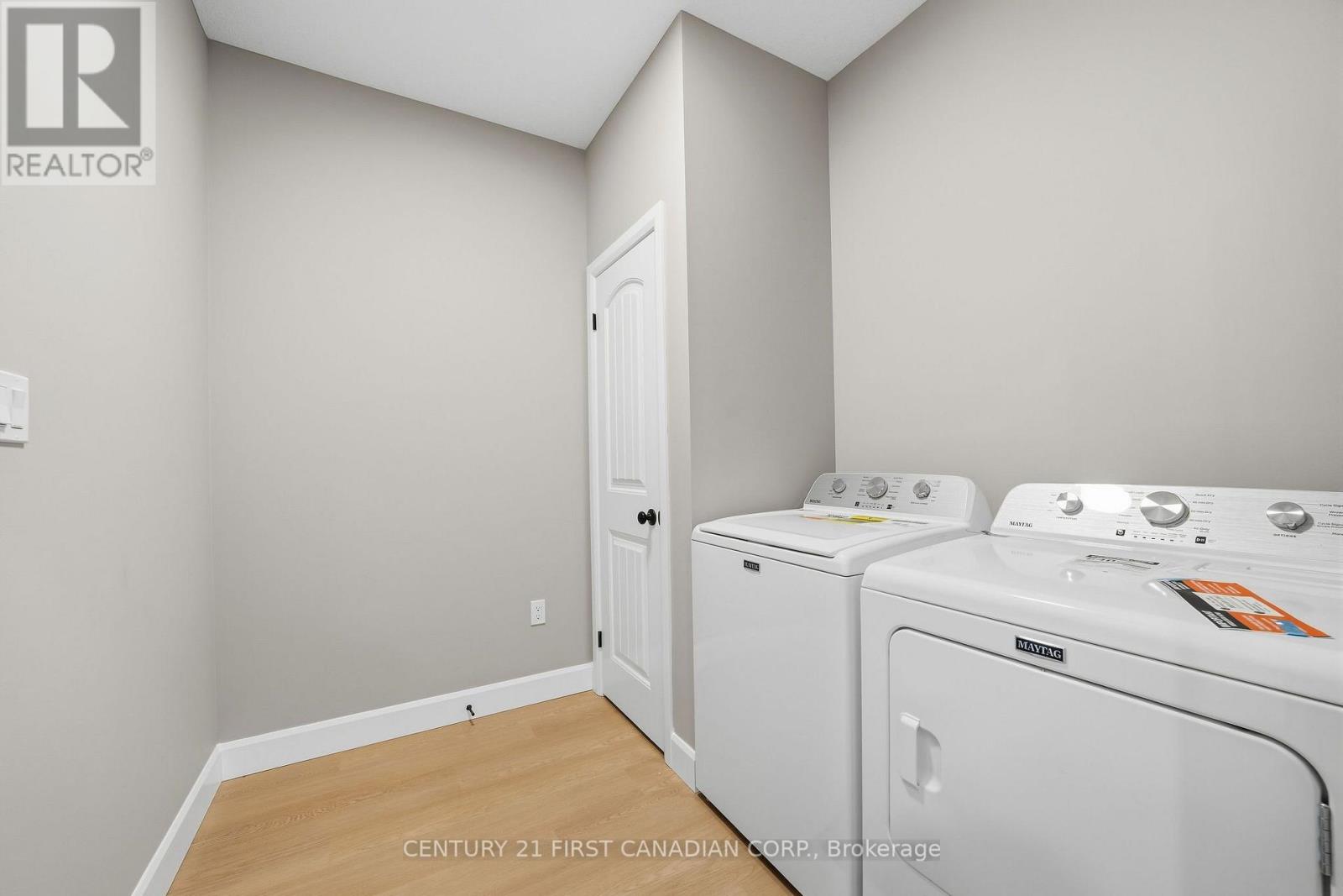 78 Queen Street, North Middlesex, Ontario  N0M 1A0 - Photo 8 - X13857154