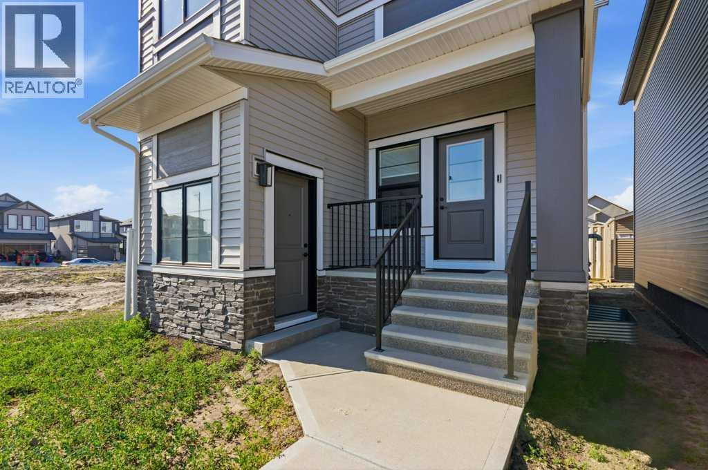 18 Chinook Winds Court SW, Airdrie, Alberta  T4B 5X6 - Photo 3 - A2343308