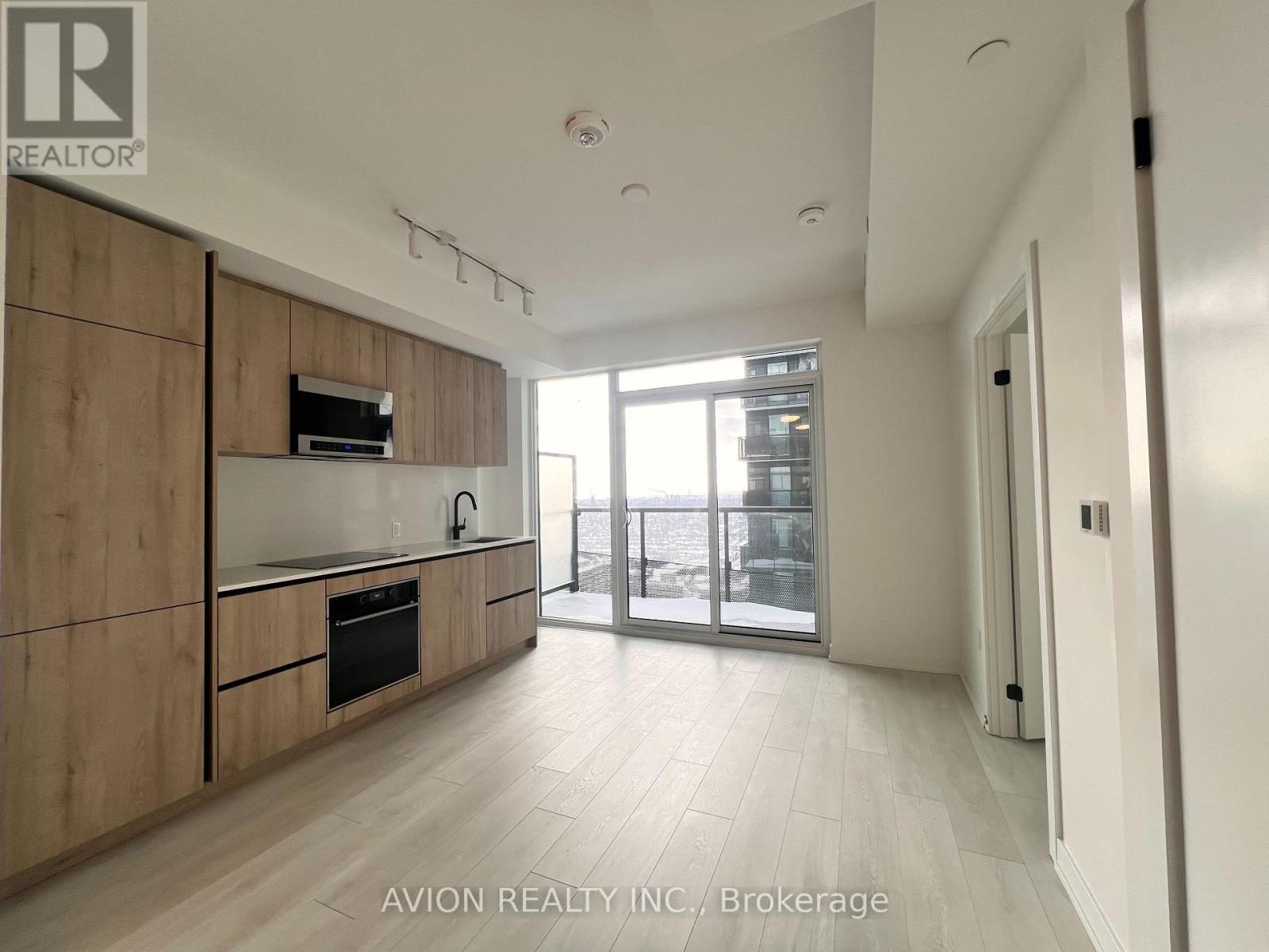 2512 - 117 BROADWAY AVENUE