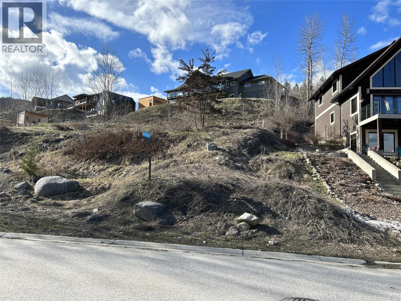 806 WHITE TAIL Drive