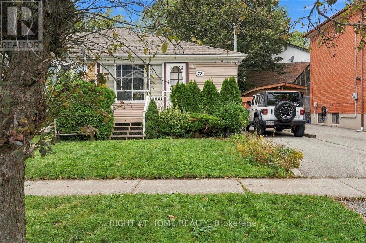 70 Painted Post Drive, Toronto, Ontario  M1H 1T2 - Photo 1 - E13857118