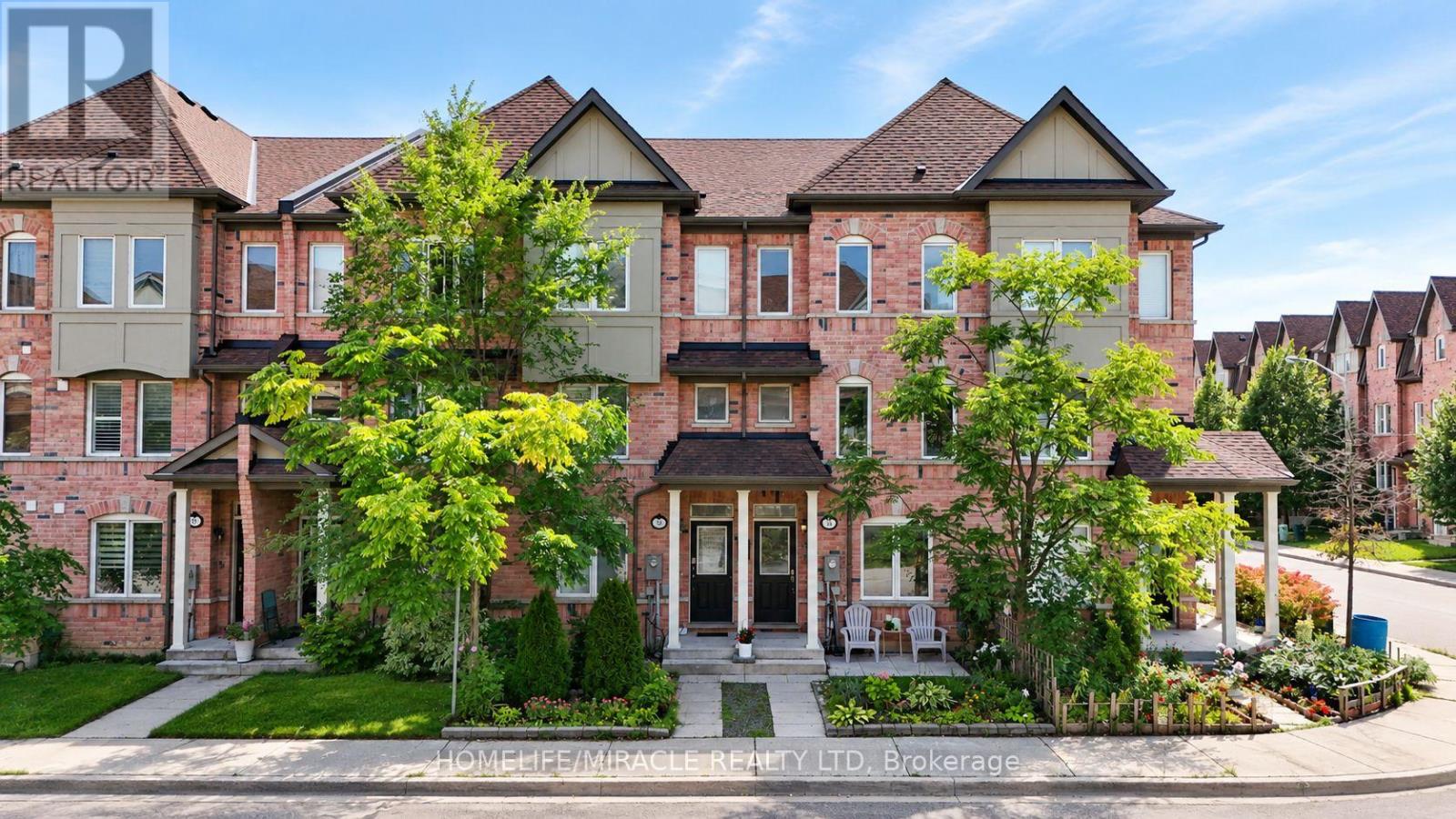 3 De Jong Street, Toronto, Ontario  M1P 0C1 - Photo 2 - E13857120