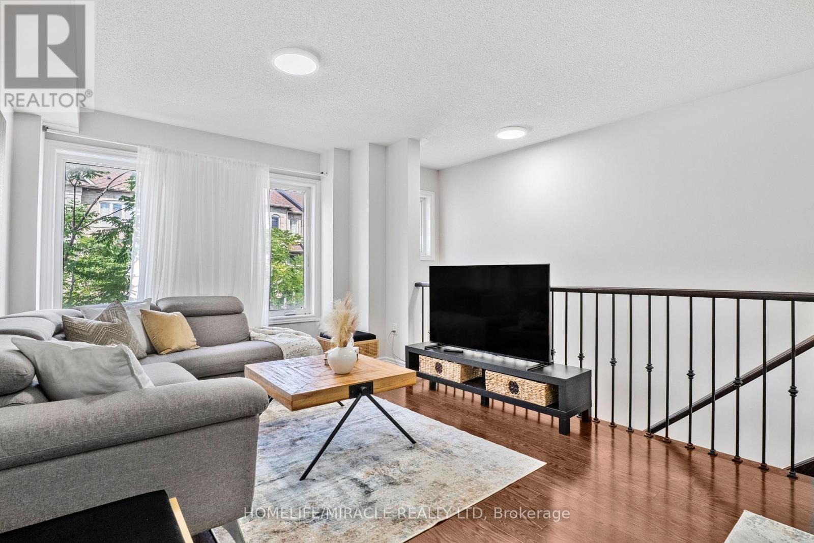 3 De Jong Street, Toronto, Ontario  M1P 0C1 - Photo 6 - E13857120