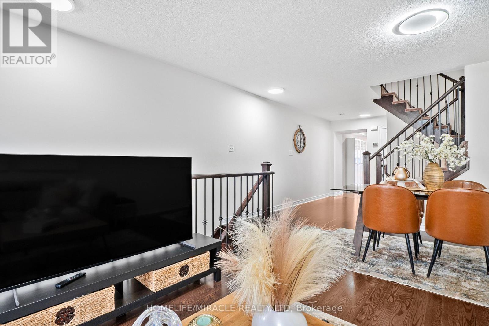 3 De Jong Street, Toronto, Ontario  M1P 0C1 - Photo 9 - E13857120