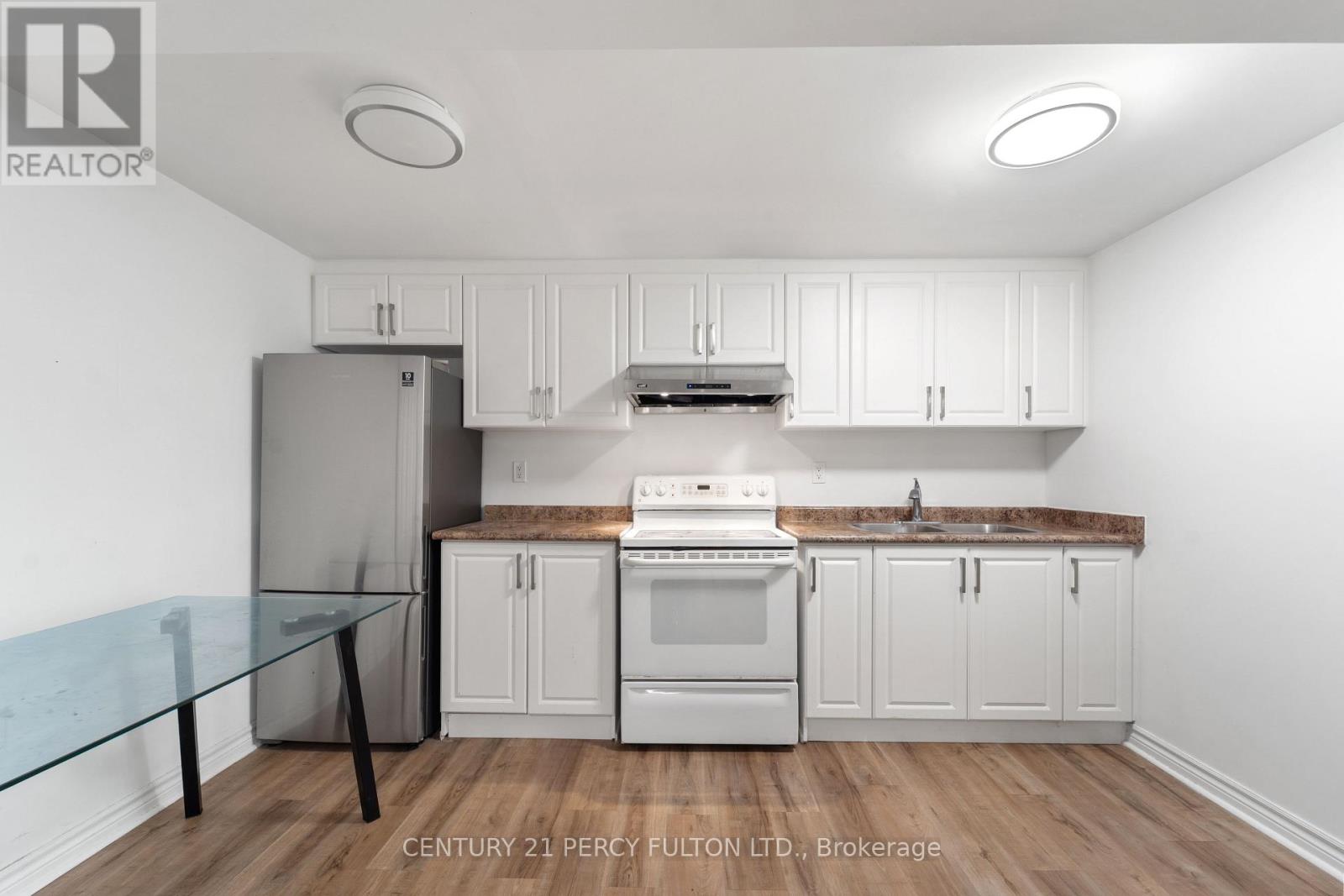 35 Weldon Street, Whitby, Ontario  L1R 2T5 - Photo 8 - E13857134
