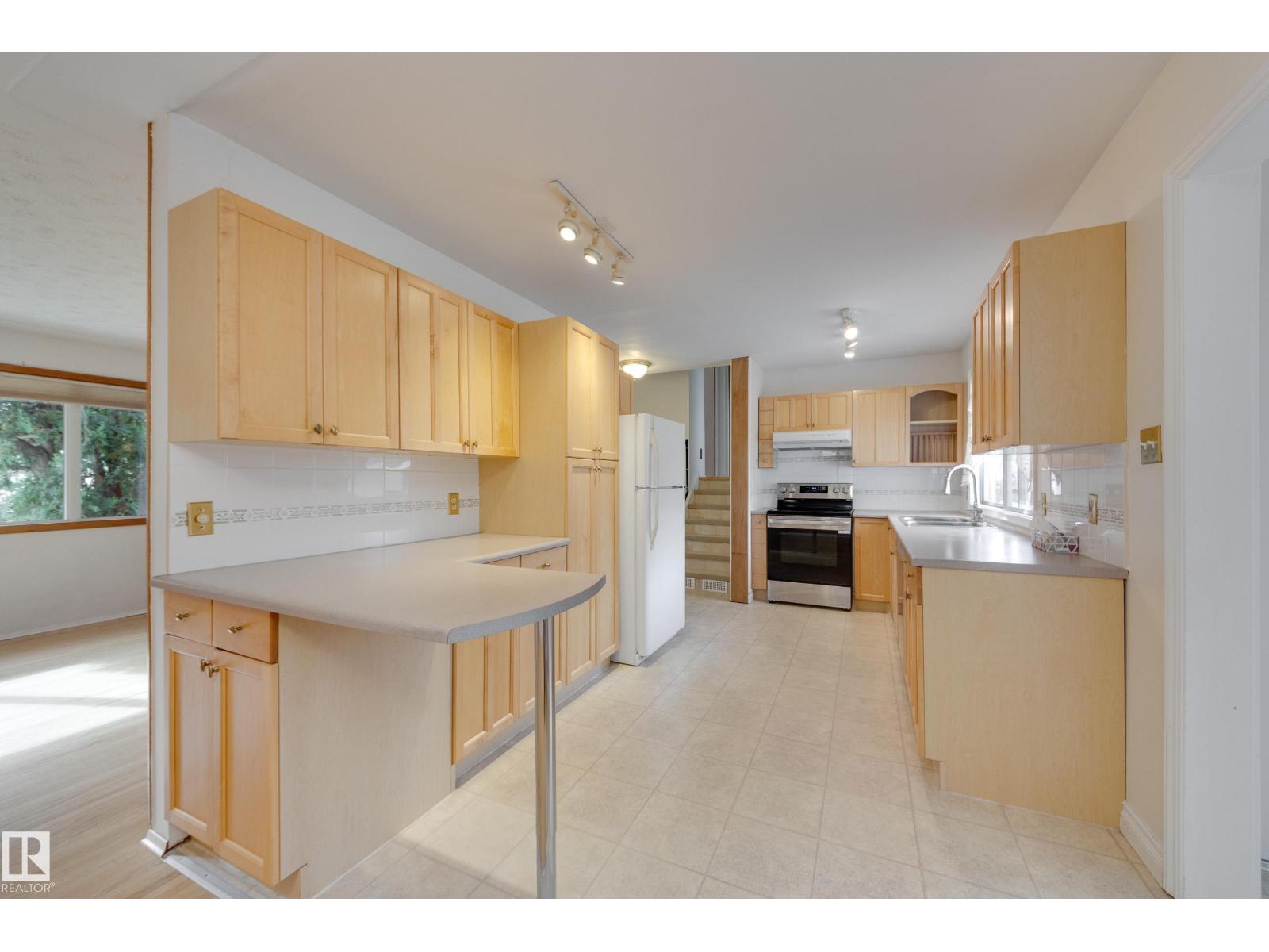 15216 86 AV NW