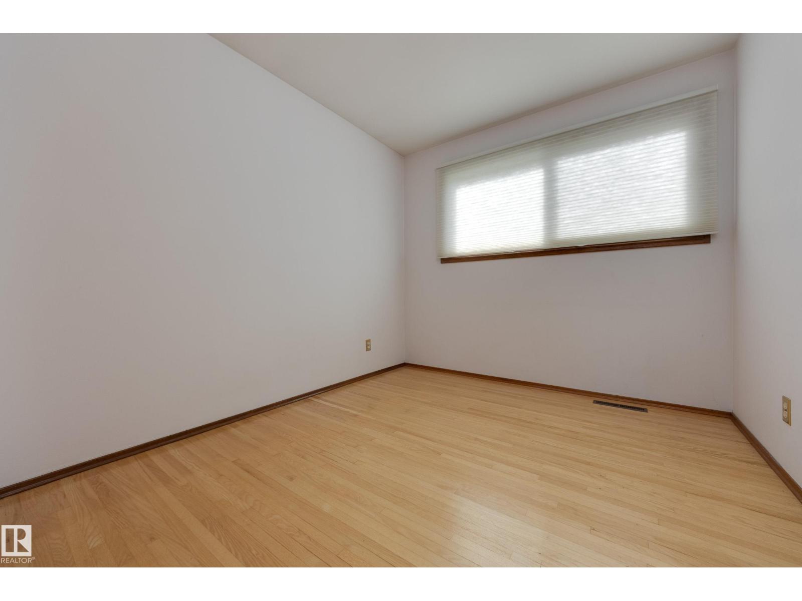 15216 86 AV NW