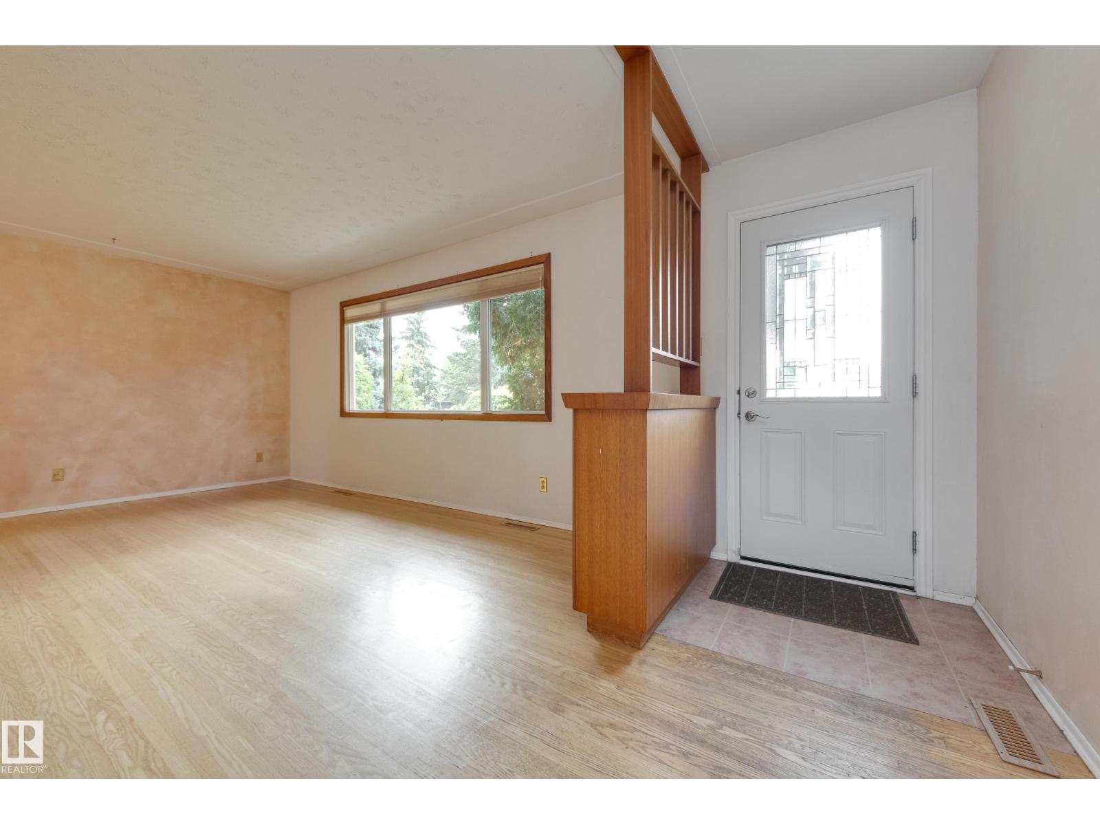 15216 86 AV NW