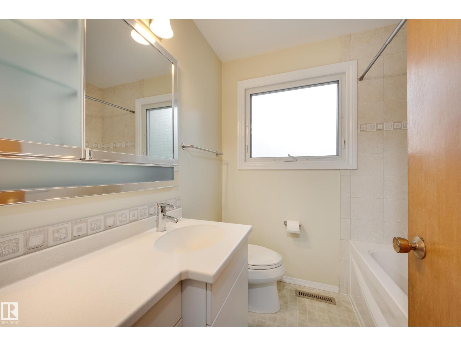 15216 86 AV NW