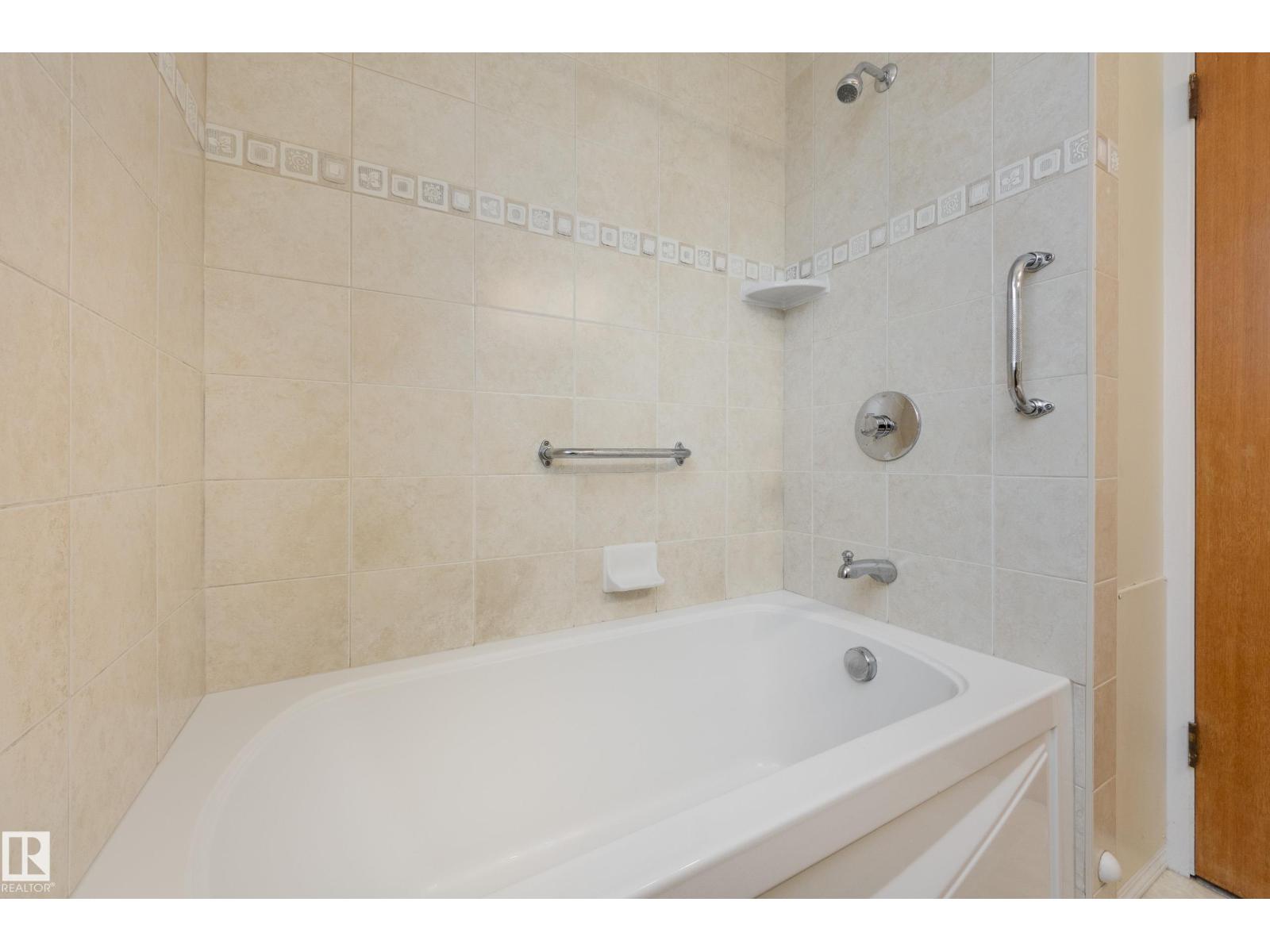 15216 86 AV NW