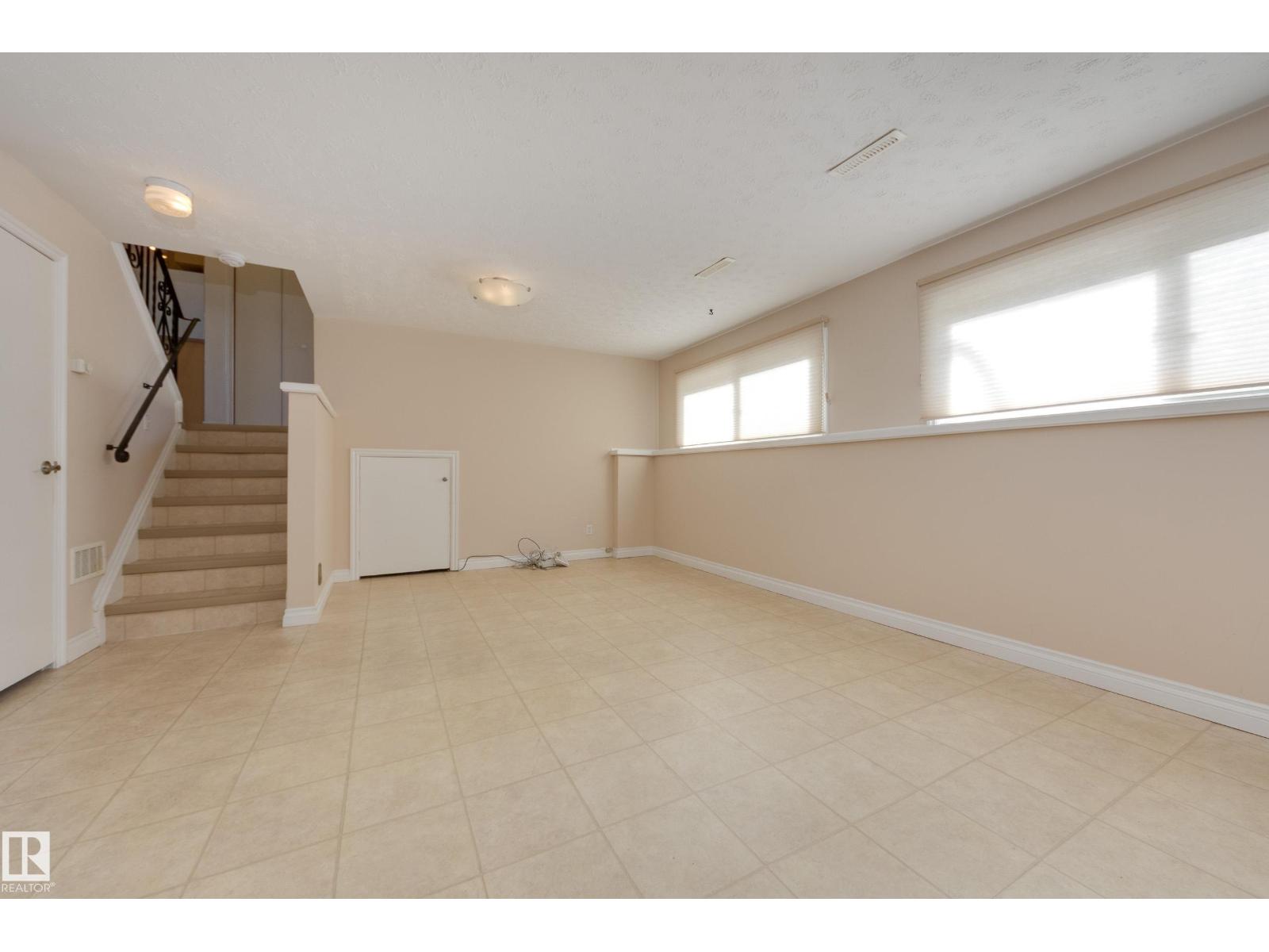 15216 86 AV NW