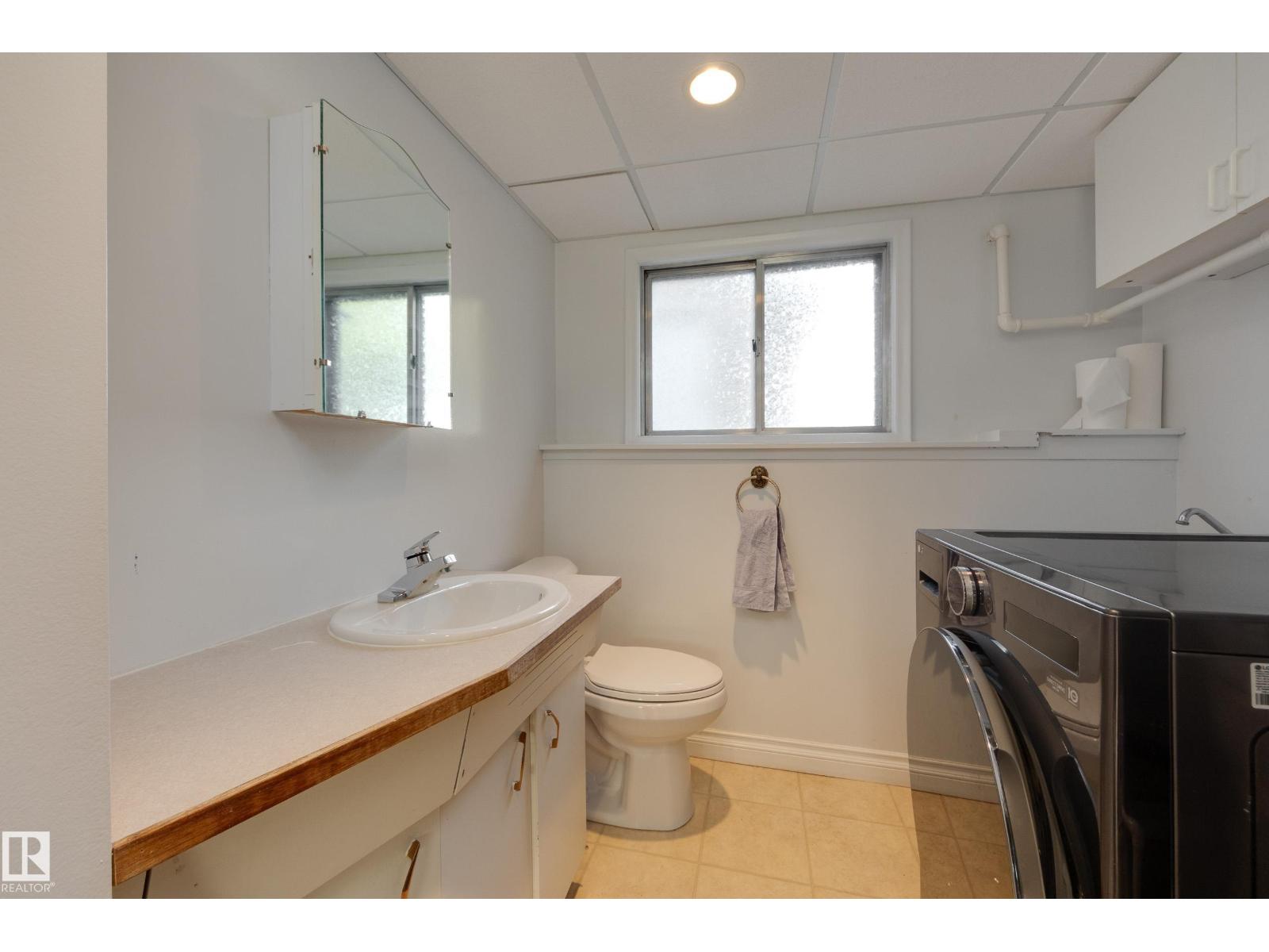 15216 86 AV NW