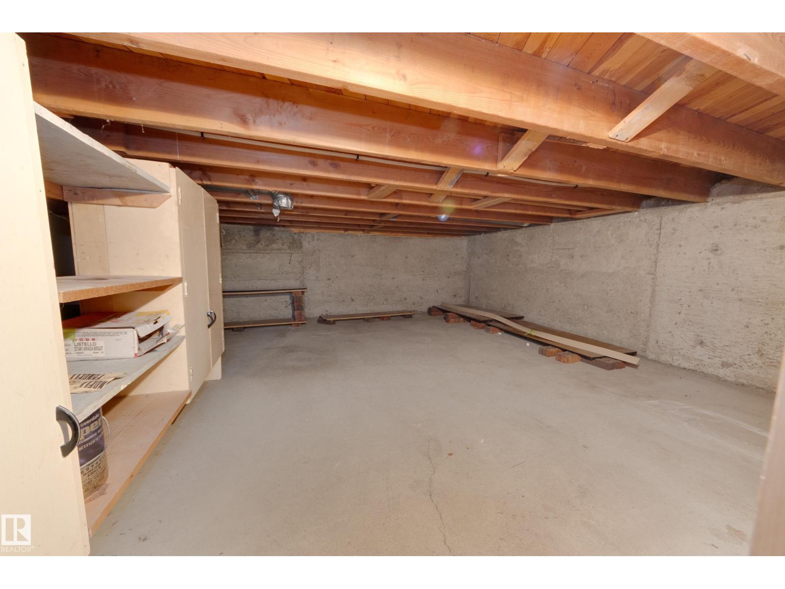 15216 86 AV NW