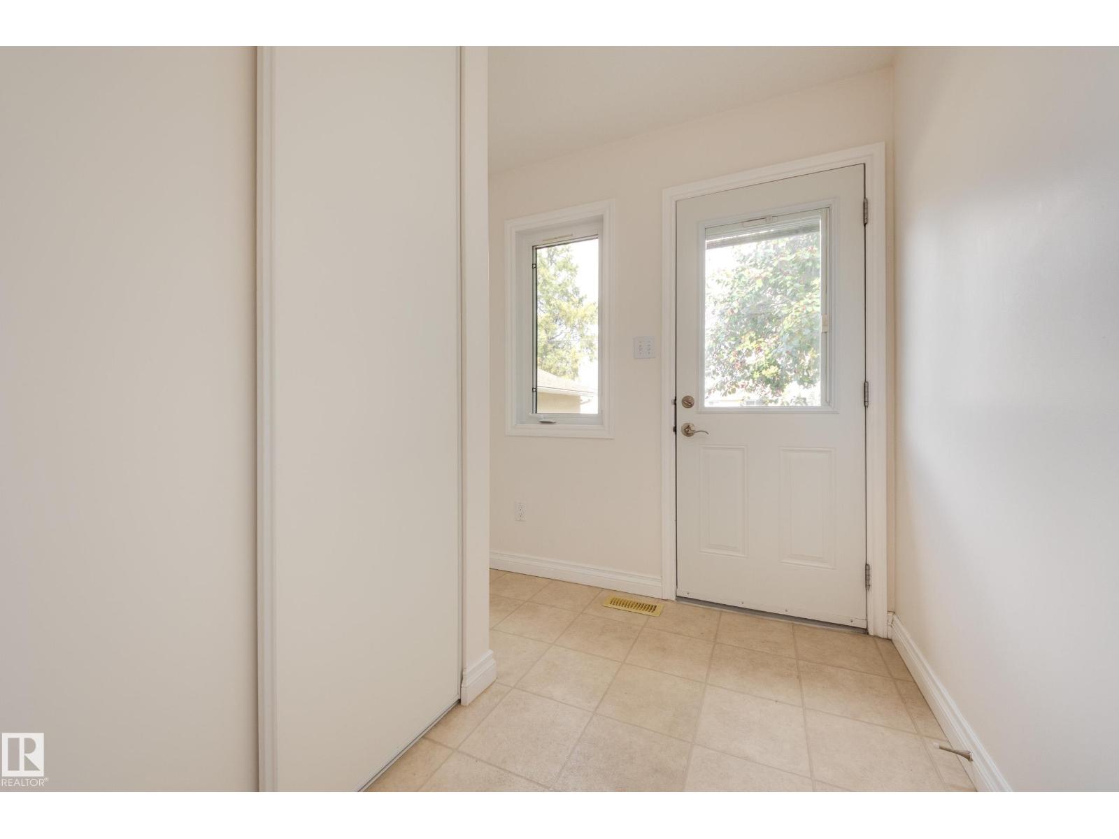 15216 86 AV NW