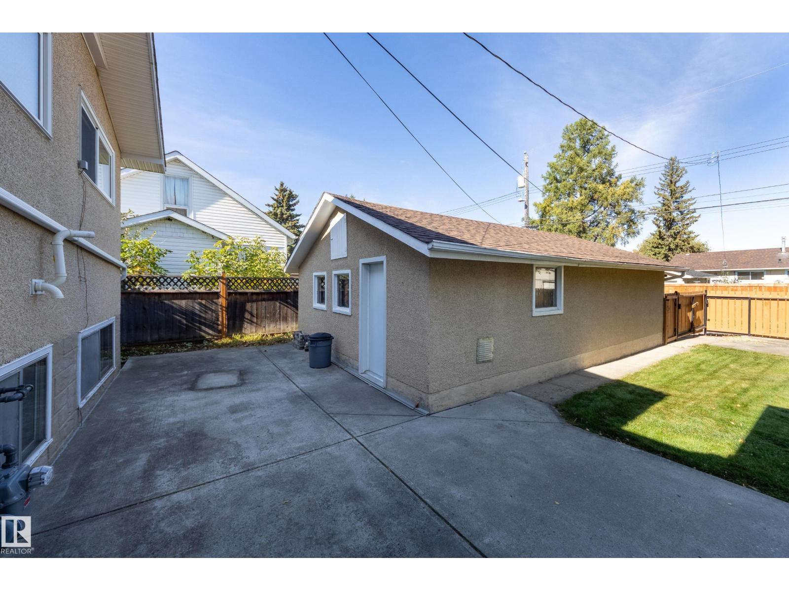 15216 86 AV NW