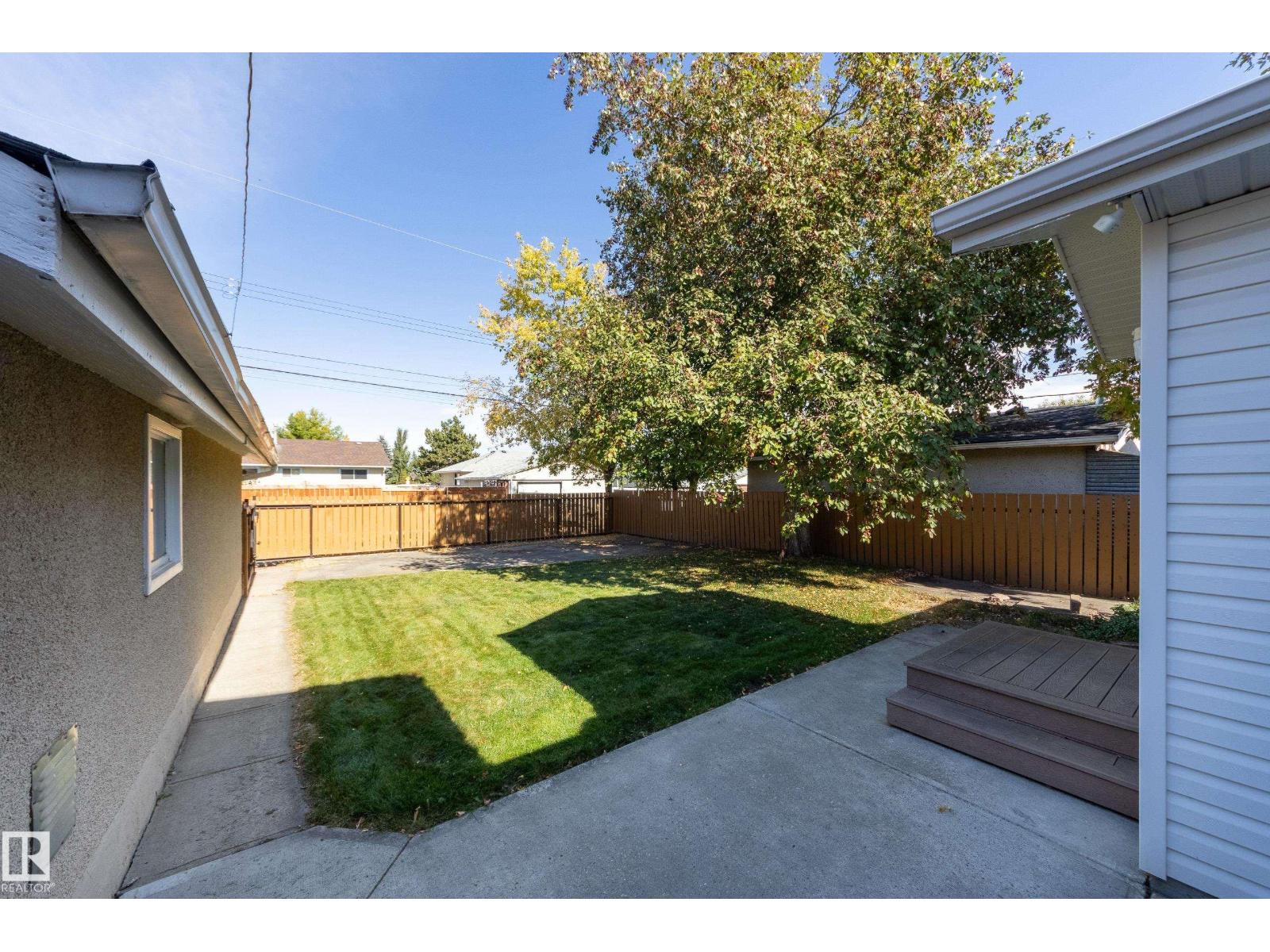 15216 86 AV NW