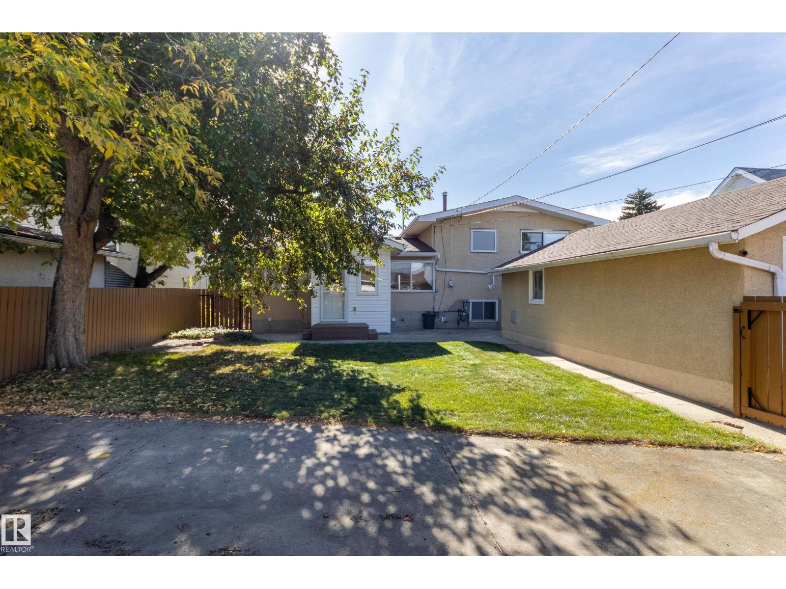 15216 86 AV NW