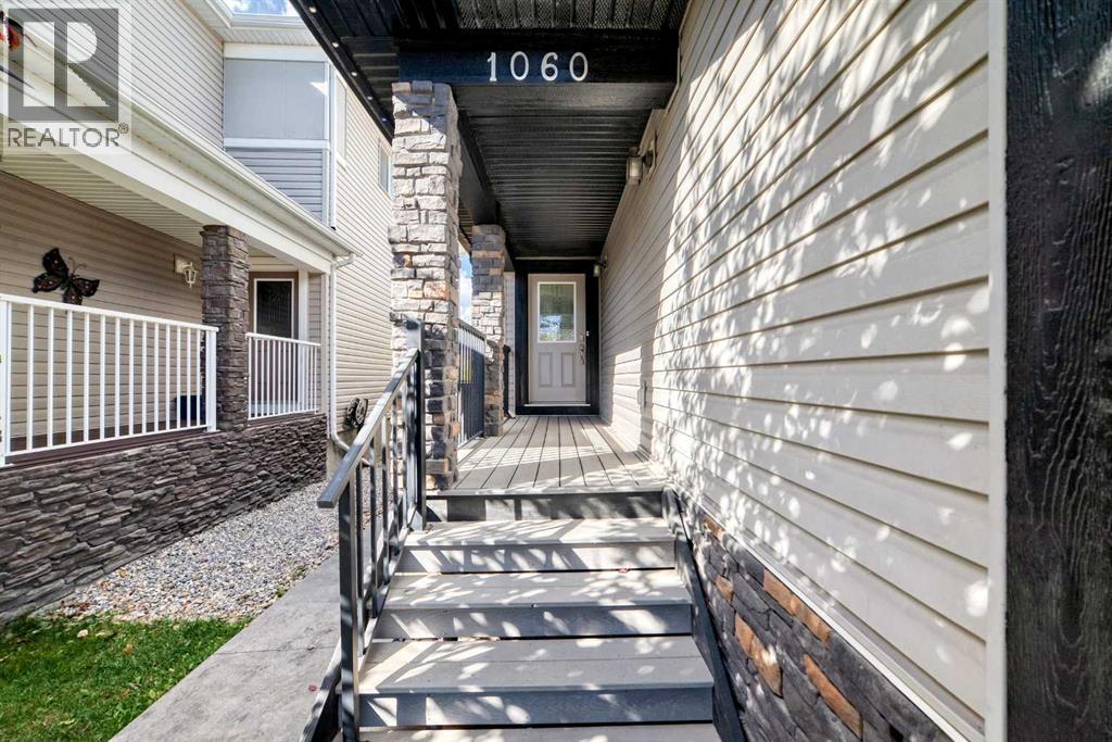 1060 Kingston Crescent SE, Airdrie, Alberta  T4A 0L3 - Photo 2 - A2349263