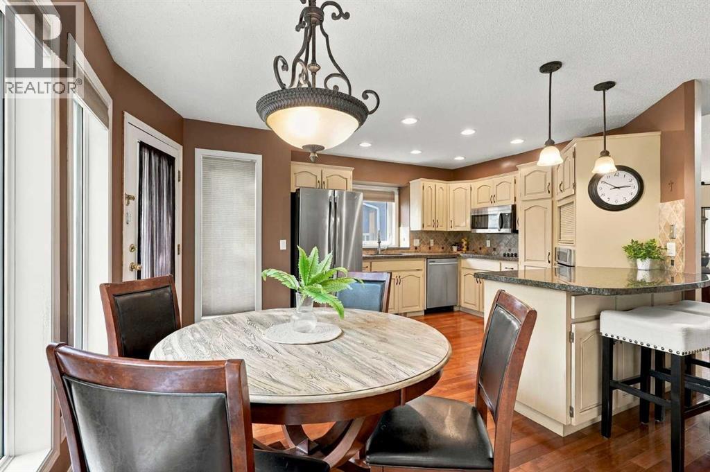 21 Mt Robson Close SE, Calgary, Alberta  T2Z 2B8 - Photo 12 - A2349441