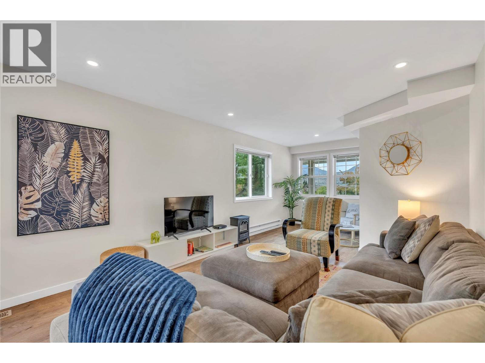 114 VANCOUVER Place