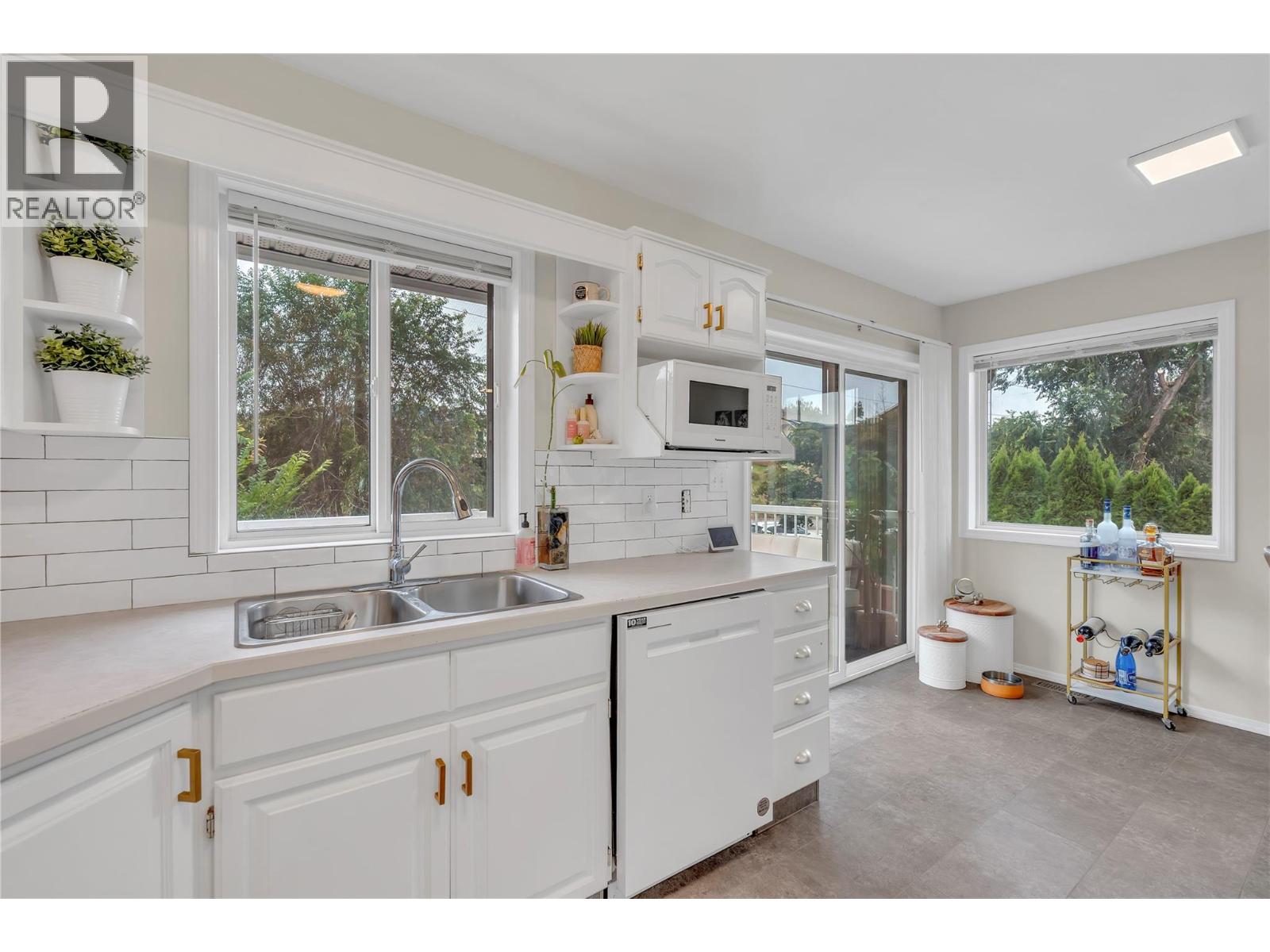 114 VANCOUVER Place